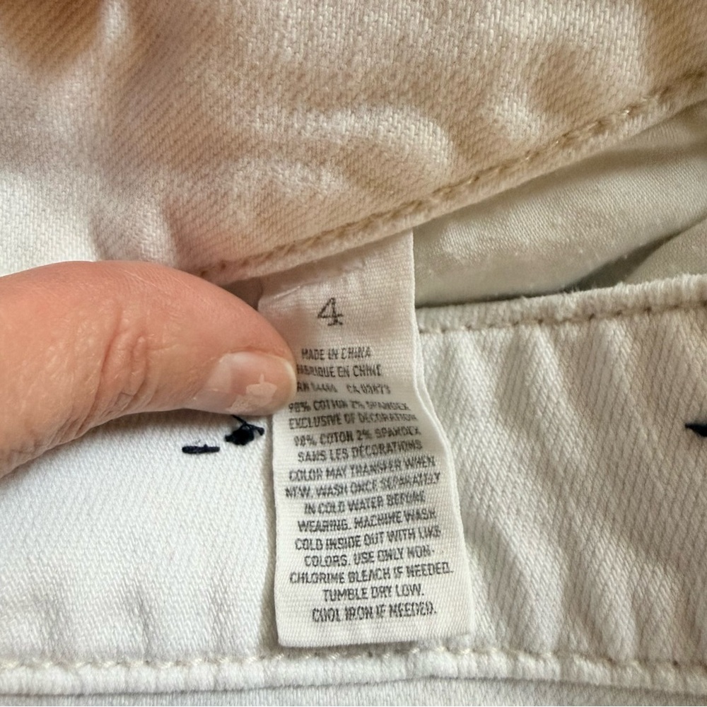 American Eagle White Stretch Distressed Jean Shorts Size 4 - Picture 4 of 4